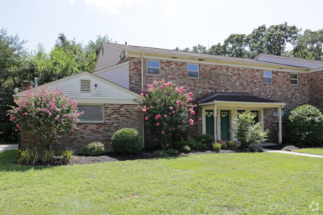 Building Photo - Emerald Ridge