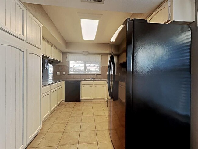Building Photo - 441 E Castle Harbour Dr
