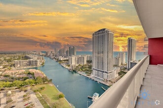 Building Photo - 2602 E Hallandale Beach Blvd