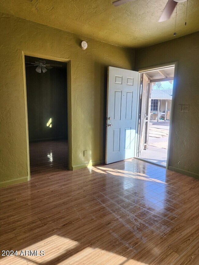 Foto del edificio - 1212 W Roosevelt St
