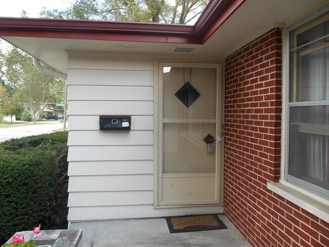 Building Photo - 441 N Brockway St