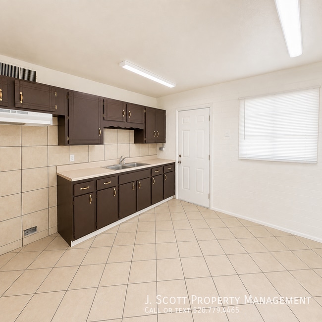 Building Photo - 5437 S 14th Way