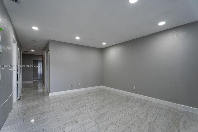 Building Photo - 5551 SW 37th St