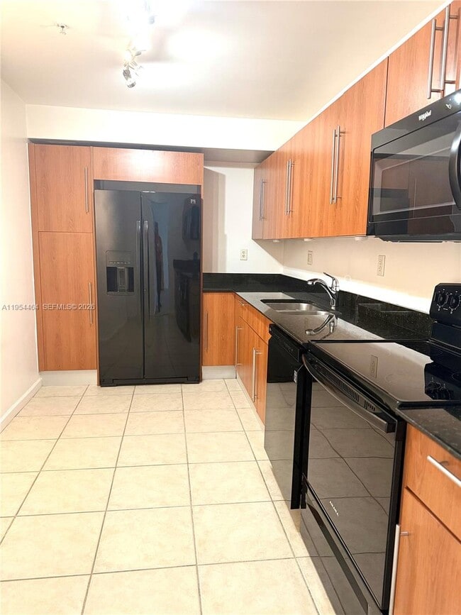 Foto del edificio - 3000 S Ocean Dr