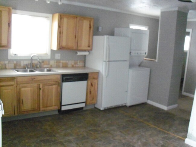 kitchen - 615 E Krall St