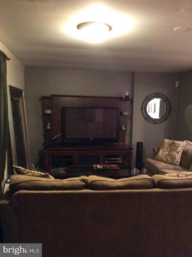 Foto del edificio - 8912 Hillside Ct