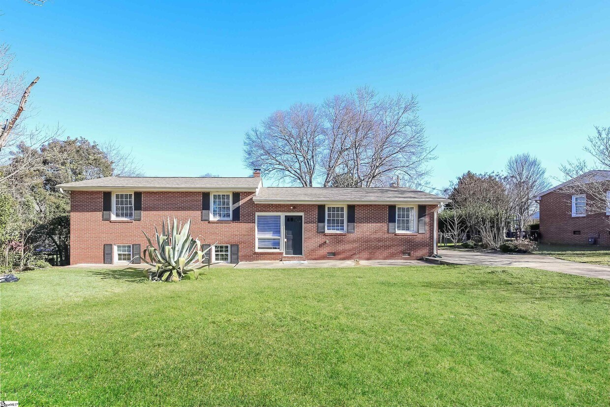 Primary Photo - 207 Bethel Dr