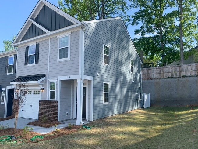 Foto del edificio - 400 Trailblazer Dr