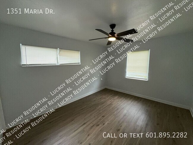 Foto del edificio - 1351 Maria Dr