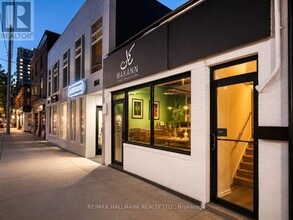 Building Photo - 866 Bathurst St