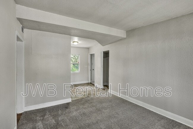Building Photo - 2608 Larkspur Ave