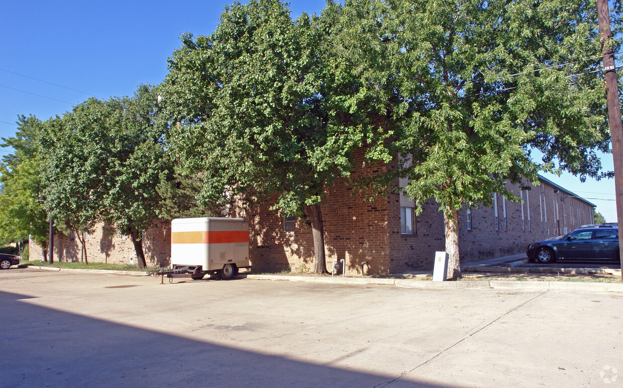 Courtyard Apartaments - Courtyard Apartments