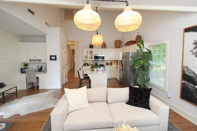 Foto del edificio - 1401 NE Dysart Woods Ln