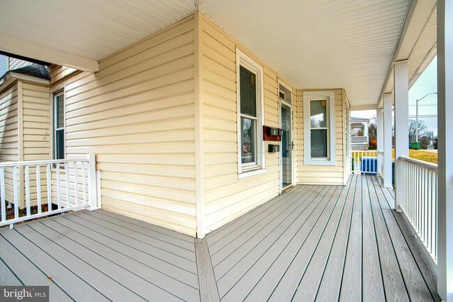 Building Photo - 3807 Fleetwood Ave