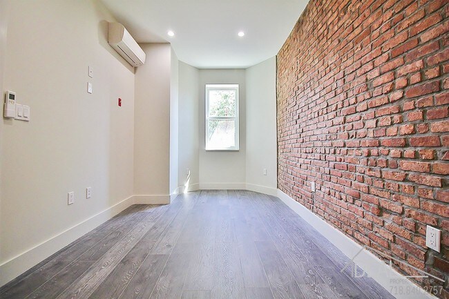 Foto del edificio - 2517 Bedford Avenue #2BR