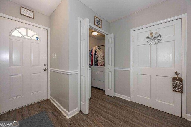 Foto del edificio - 55 Eleanor Ln