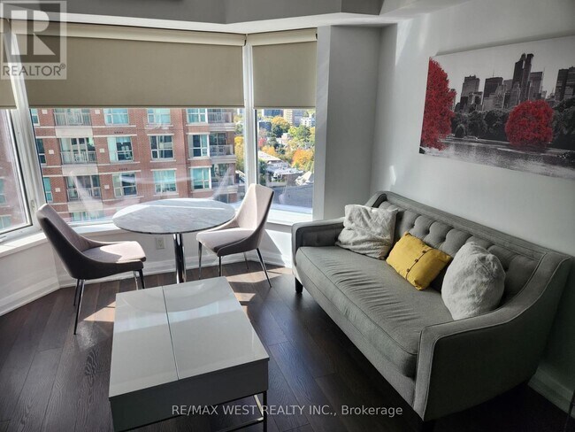 Photo du bâtiment - 155 Yorkville Ave