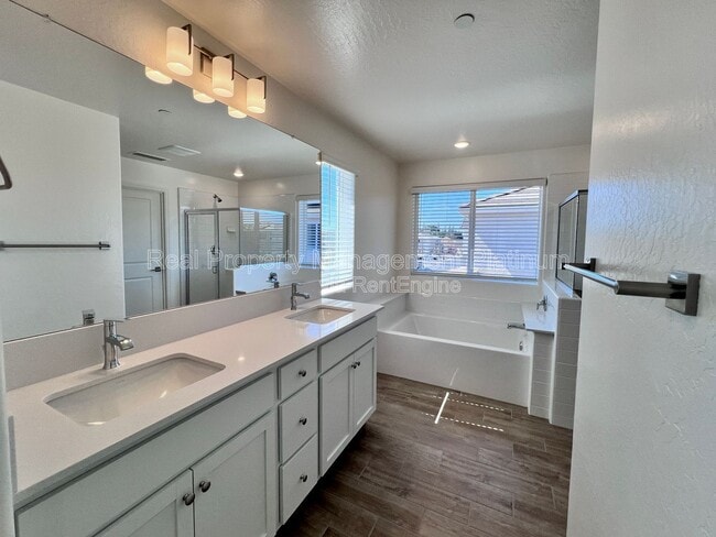 Foto del edificio - 2059 N Wagon Ln