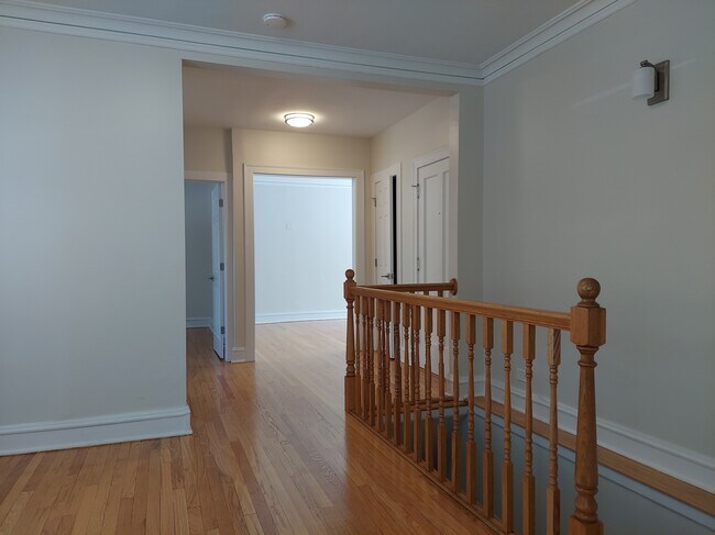 Building Photo - 4857 N Paulina St