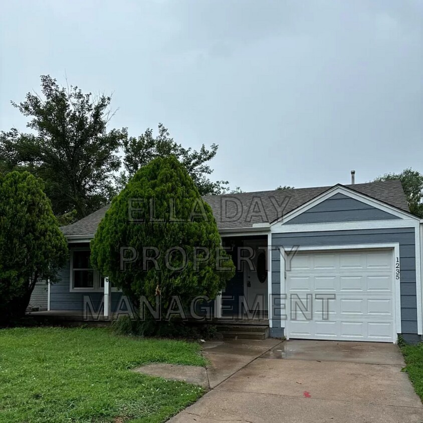 Primary Photo - 1235 N Piatt Ave