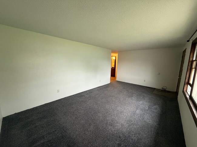 Building Photo - Three bedroom, Two bathroom home located i...