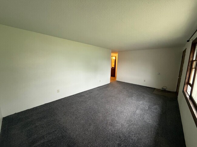 Foto del edificio - Three bedroom, Two bathroom home located i...
