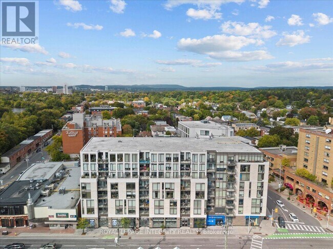 Photo du bâtiment - 411-411 MacKay St