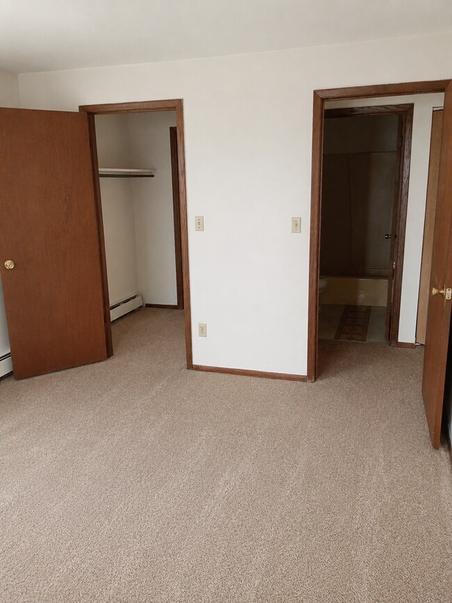 Foto del edificio - Spacious 2BR Apartment | Heat Included | Kenosha Location