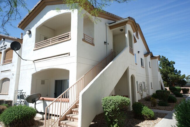 Foto del edificio - SHOWINGS AVAILABLE NOW