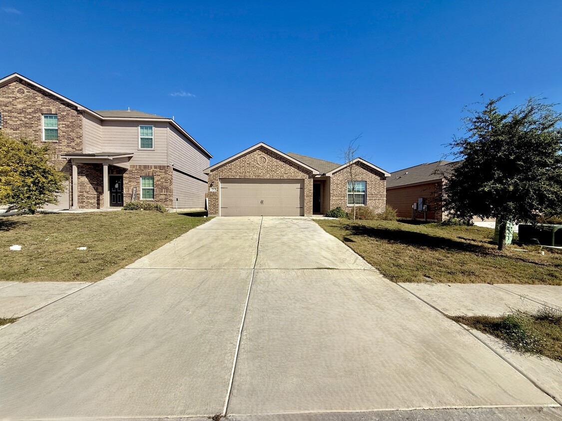 Foto principal - 212 Allington Cir