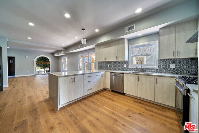 Foto del edificio - 1226 Meadowbrook Ave