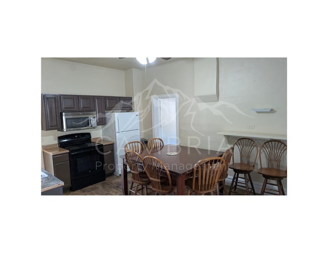 Foto del edificio - Charming 4-BR Home in Midvale