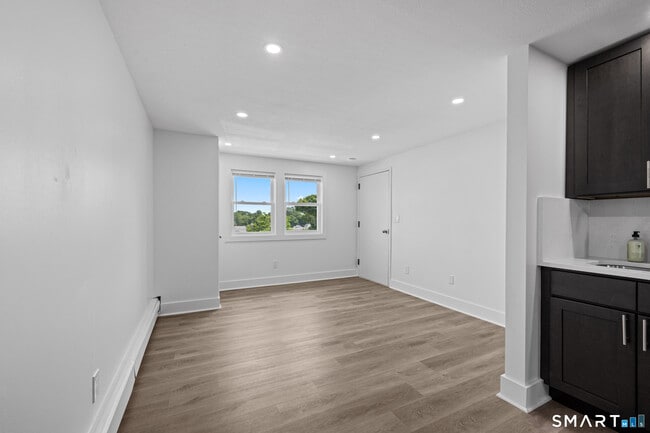 Building Photo - 149 Garfield Ave