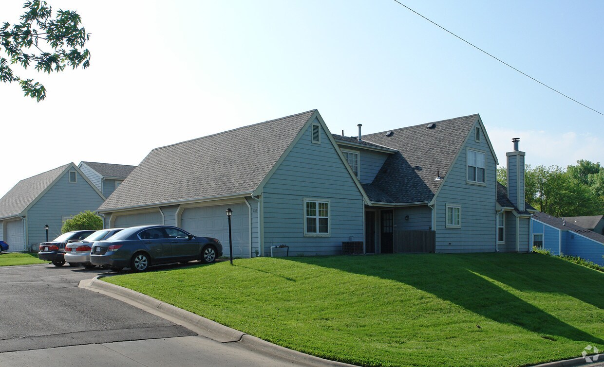 Primary Photo - 2327-2329 Yale Rd