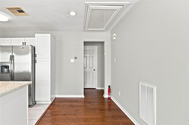 Building Photo - 1421 Ruthven St