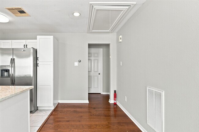 Foto del edificio - 1421 Ruthven St
