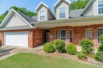 Building Photo - 485 S Pierremont Dr