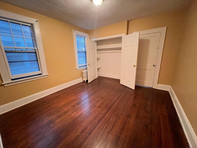 Foto del edificio - 2125 E Main St