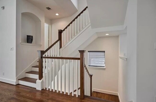 Building Photo - 1416 Ruthven St