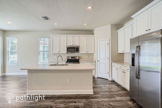 Building Photo - 7115 Park Tree Dr
