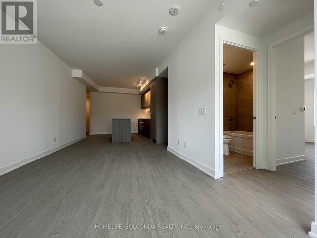 Building Photo - 8188 Yonge St