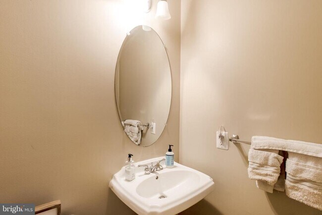 Building Photo - 47333 Blackwater Falls Terrace