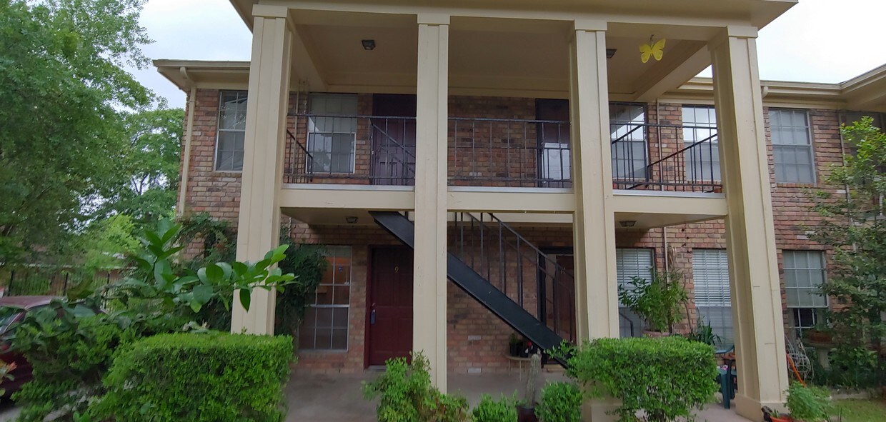 4118 Sherwood Ln, Houston, TX 77092 Condo for Rent in Houston, TX