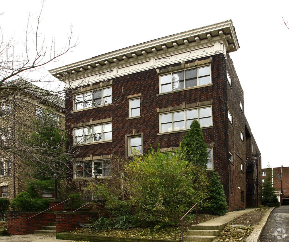 Building Photo - 2504 Derbyshire Rd