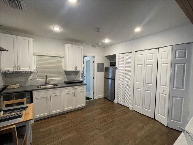 Foto del edificio - 1313 NE 3rd St