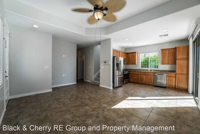 Building Photo - 4 br, 3 bath House - 3661 Lakeside Villas