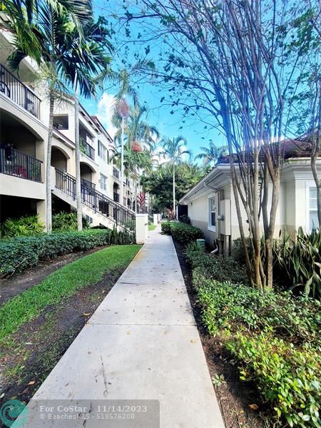 Foto del edificio - 5940 W Sample Rd