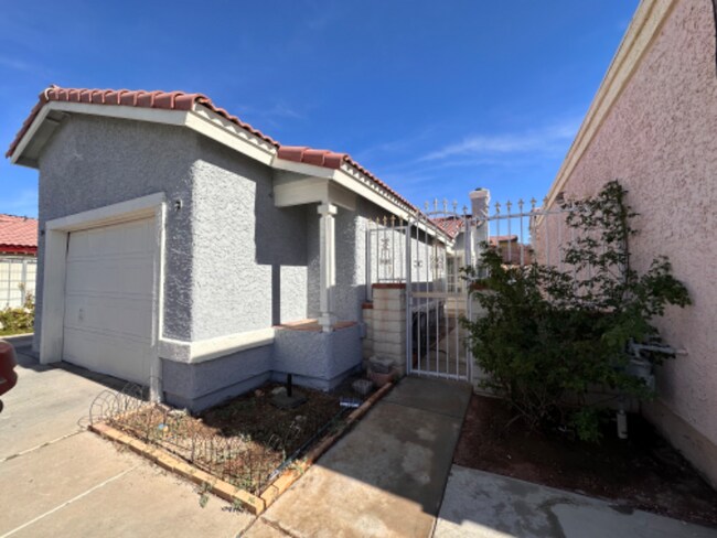 Building Photo - 2278 Sierra Sunrise St