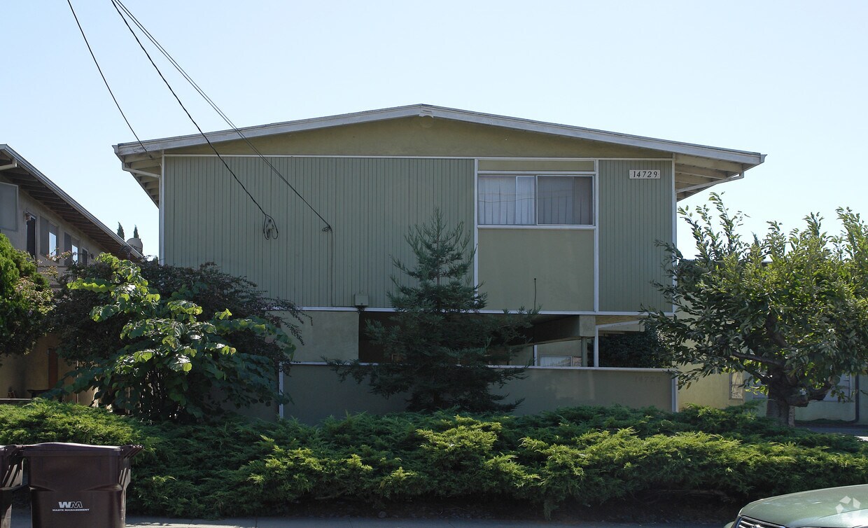 Foto del edificio - 14729-14735 Martell Ave