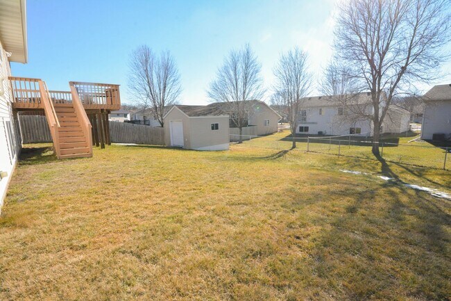 Building Photo - Move-In Ready 3 bed 2 bath with Large Yard!
